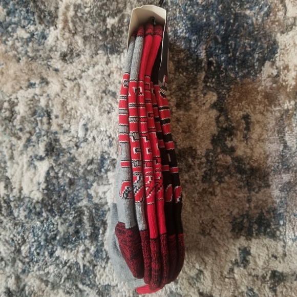 3 Pairs NBA Chicago Bulls No Show Socks Men's Shoe Size 6-12 Red Black Gray NWT - Picture 5 of 8